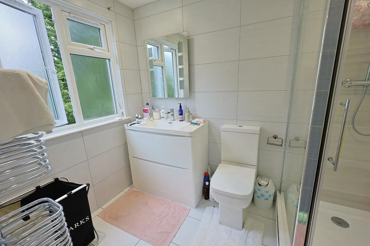 Kings Drive, Edgware, photo 15