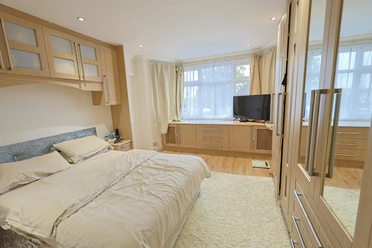 Kings Drive, Edgware, photo 11