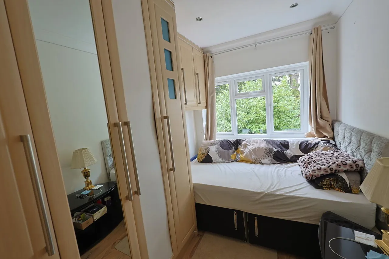 Kings Drive, Edgware, photo 12