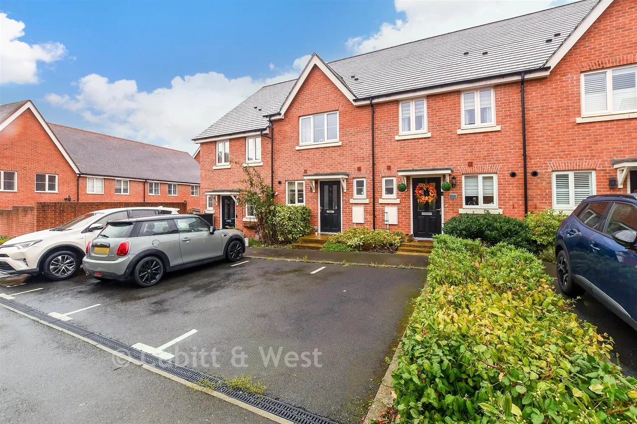2 bed house for sale, High Beeches, Faygate, RH12