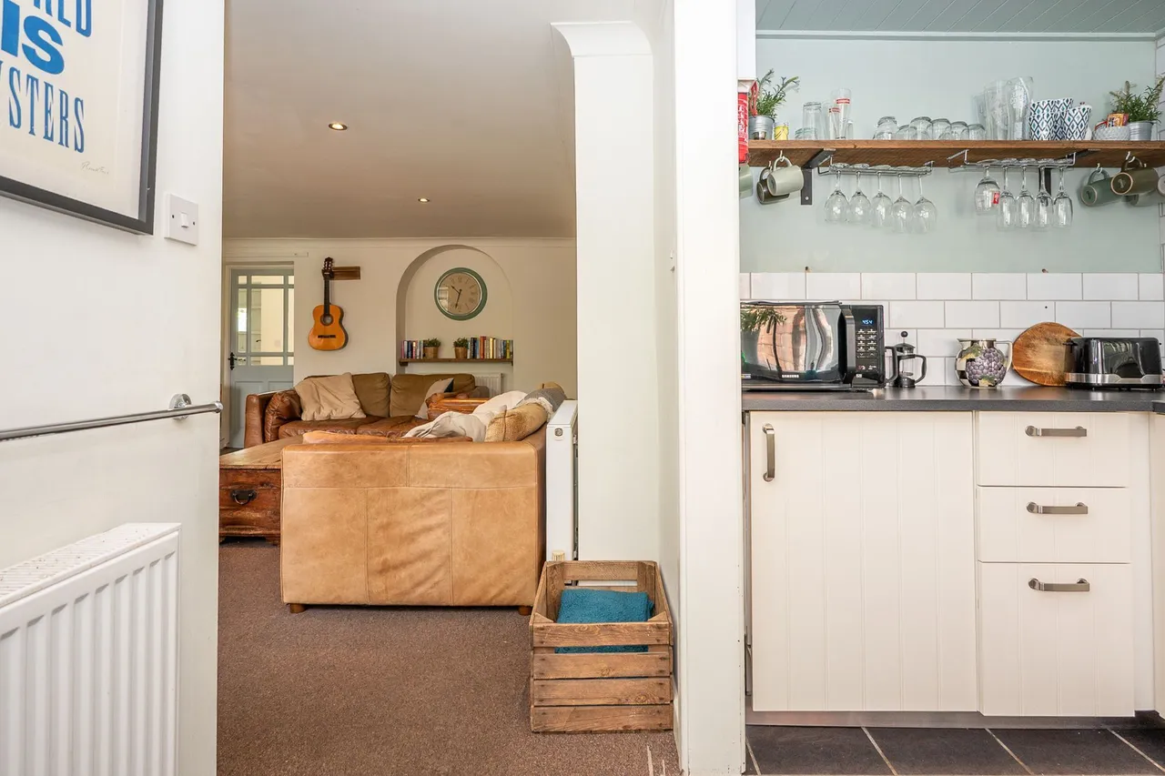 Link-Detached Bungalow with Church Views, photo 9