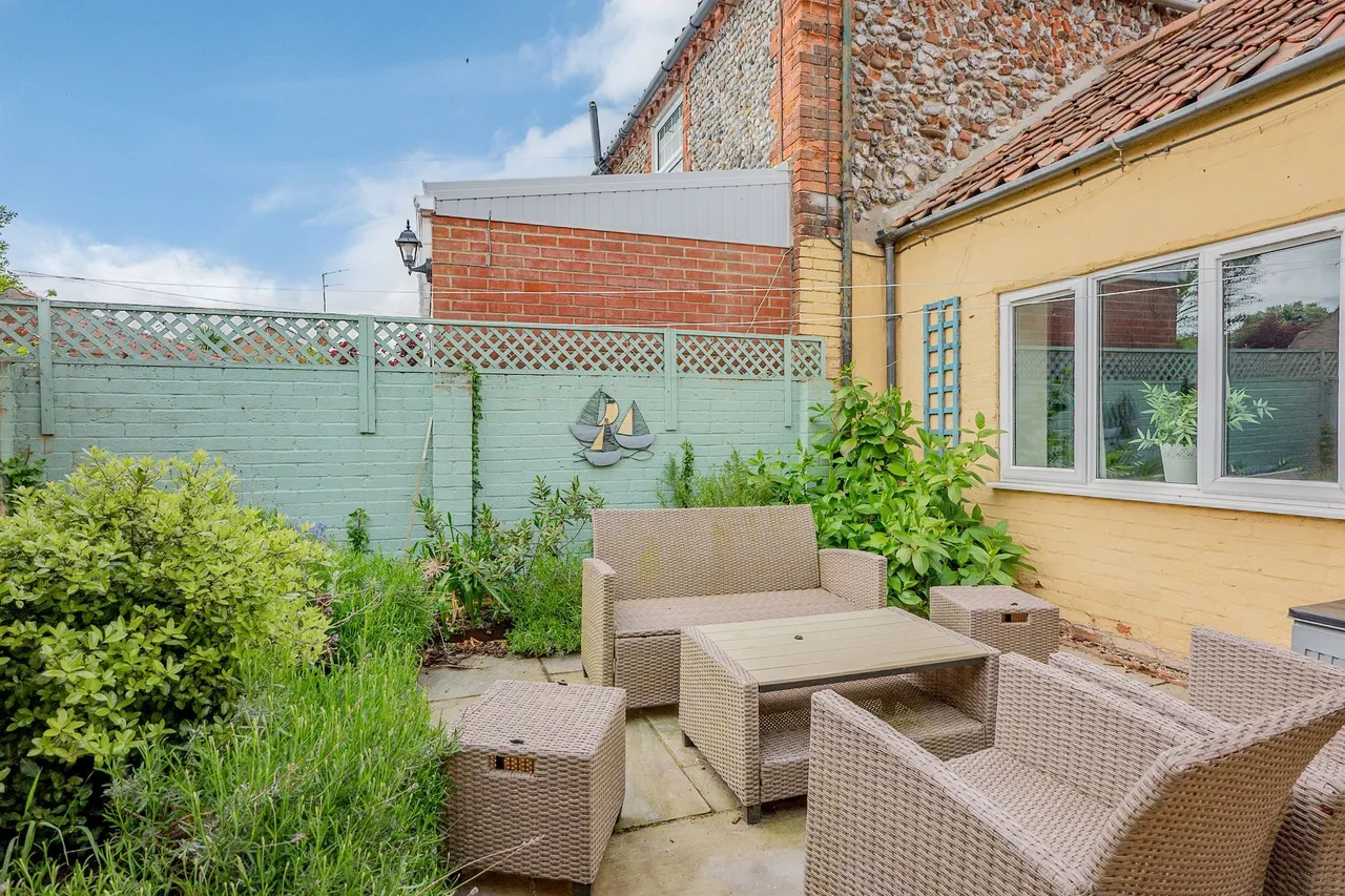 Link-Detached Bungalow with Church Views, photo 5