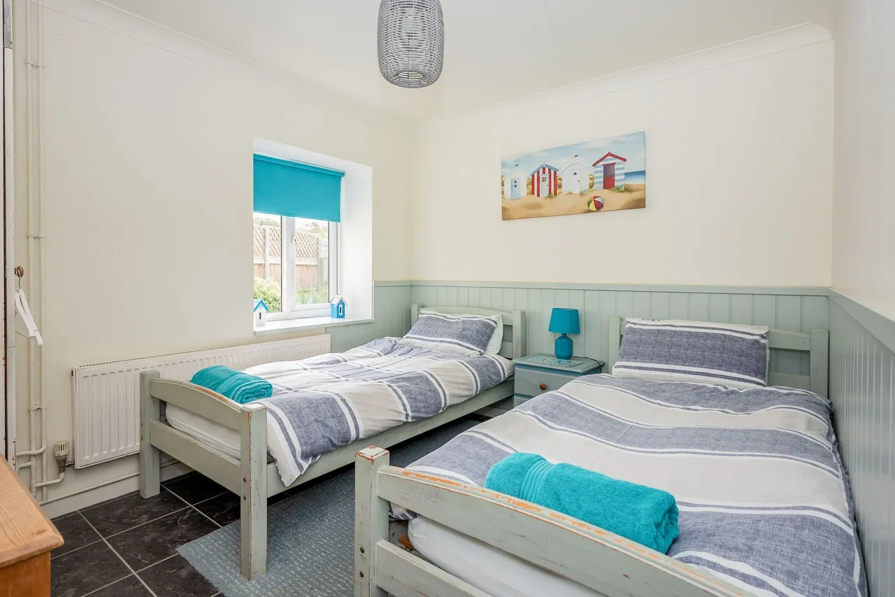 Link-Detached Bungalow with Church Views, photo 11
