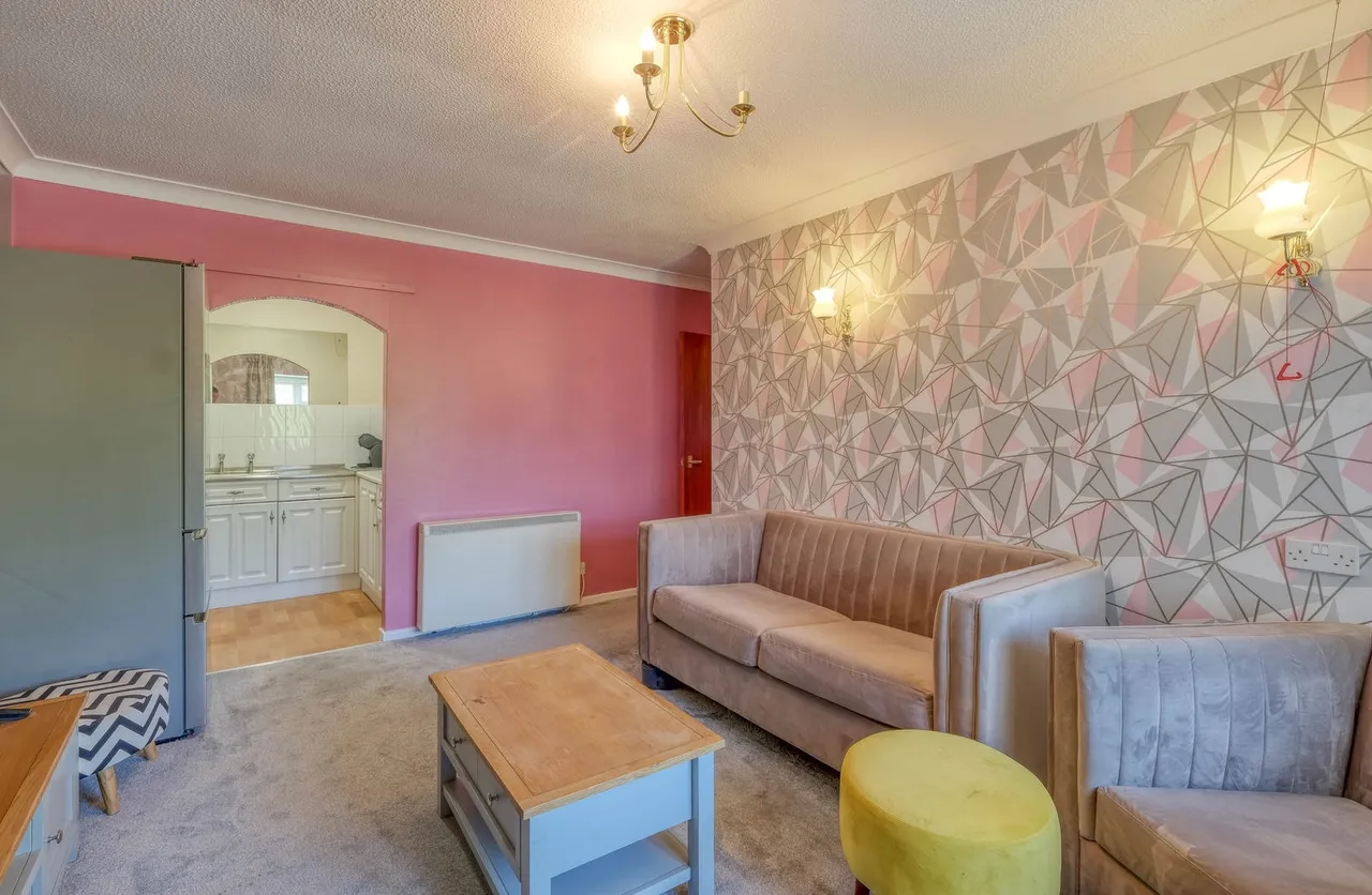 The Strand, St. James Court, B61, photo 3