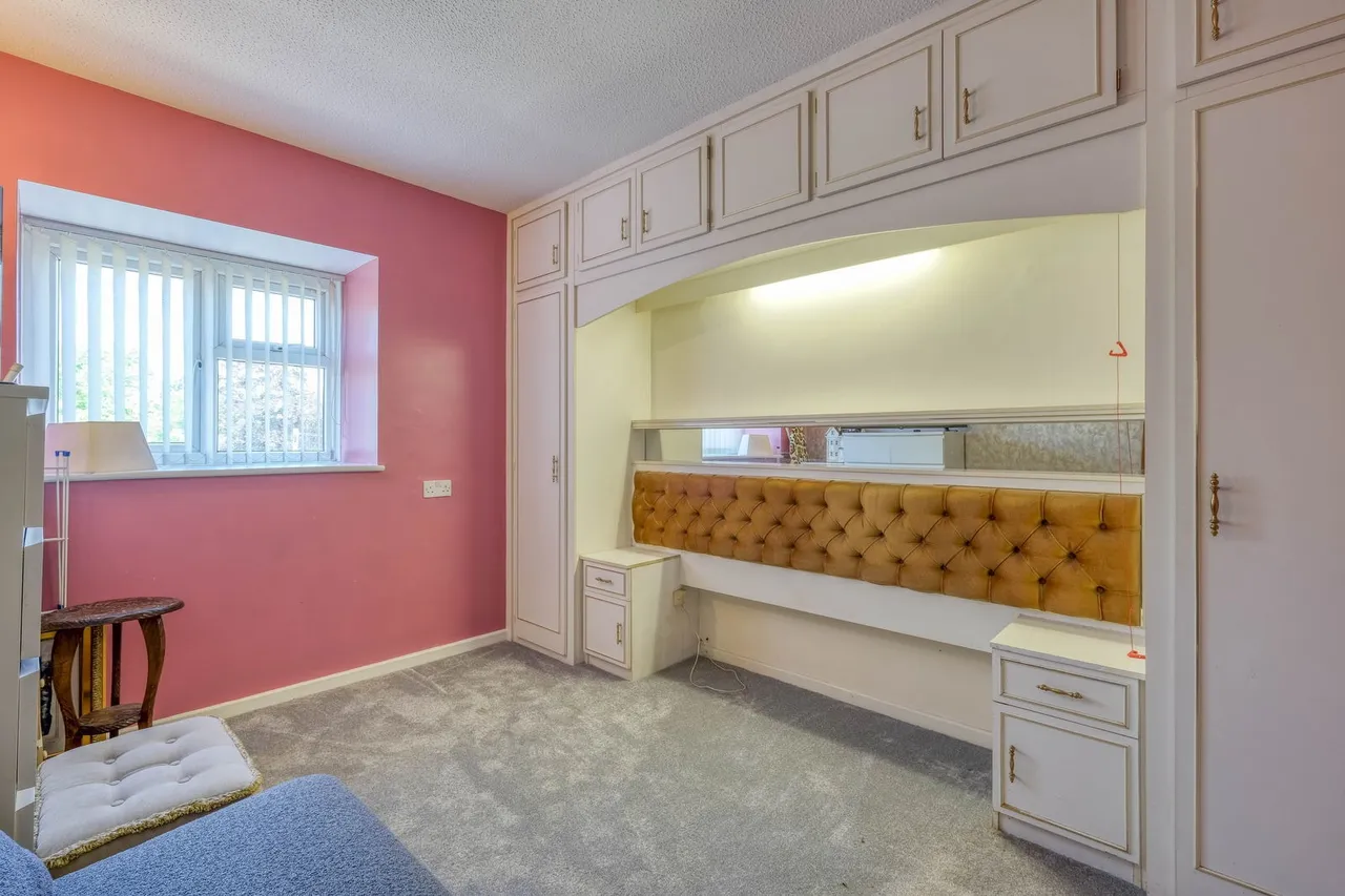 The Strand, St. James Court, B61, photo 5