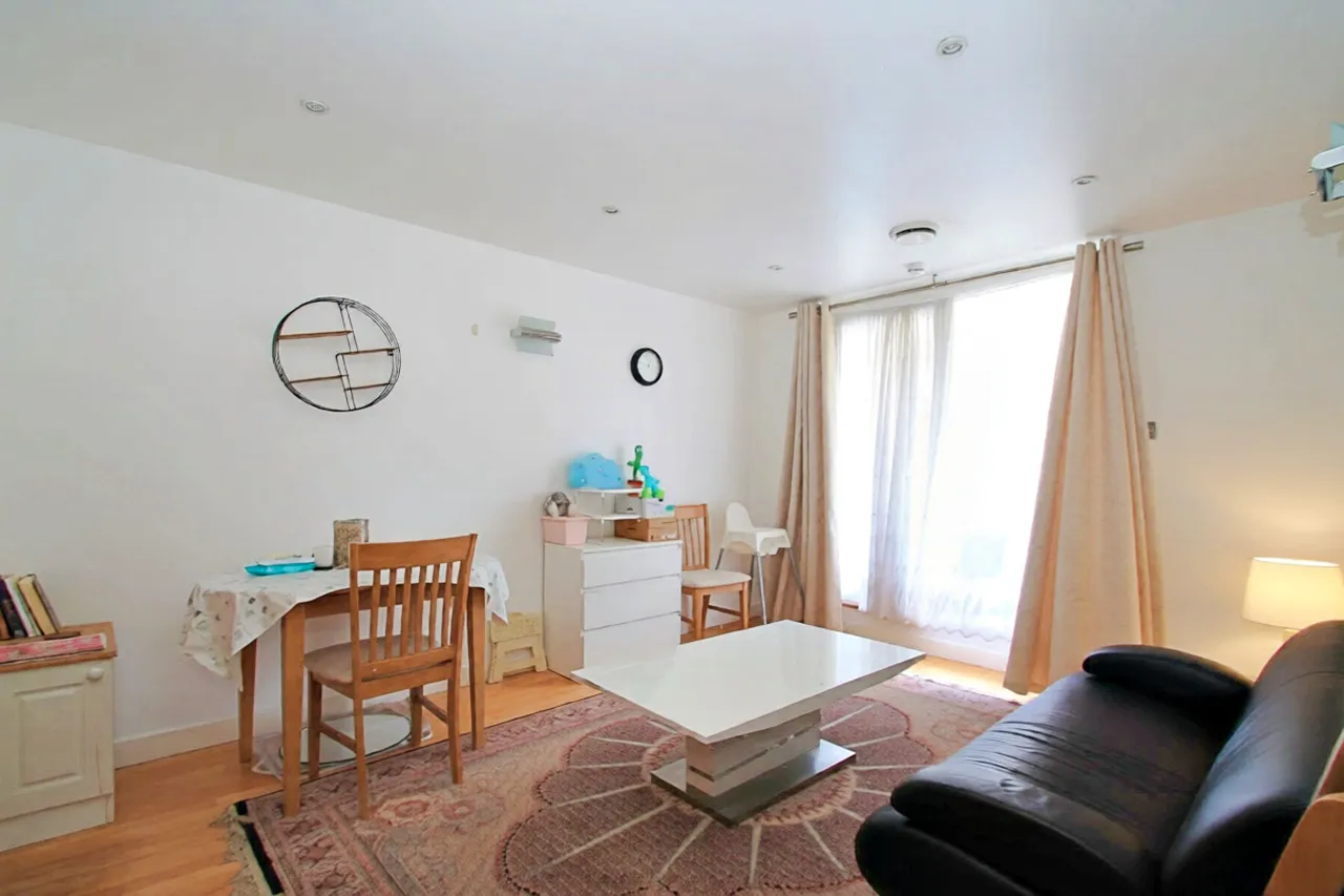 Lyon Road, Harrow, HA1, photo 3