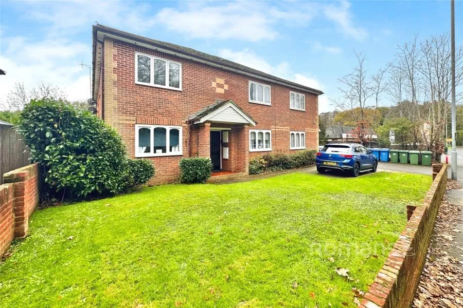 1 bed flat for sale, High Street, Sandhurst, GU47