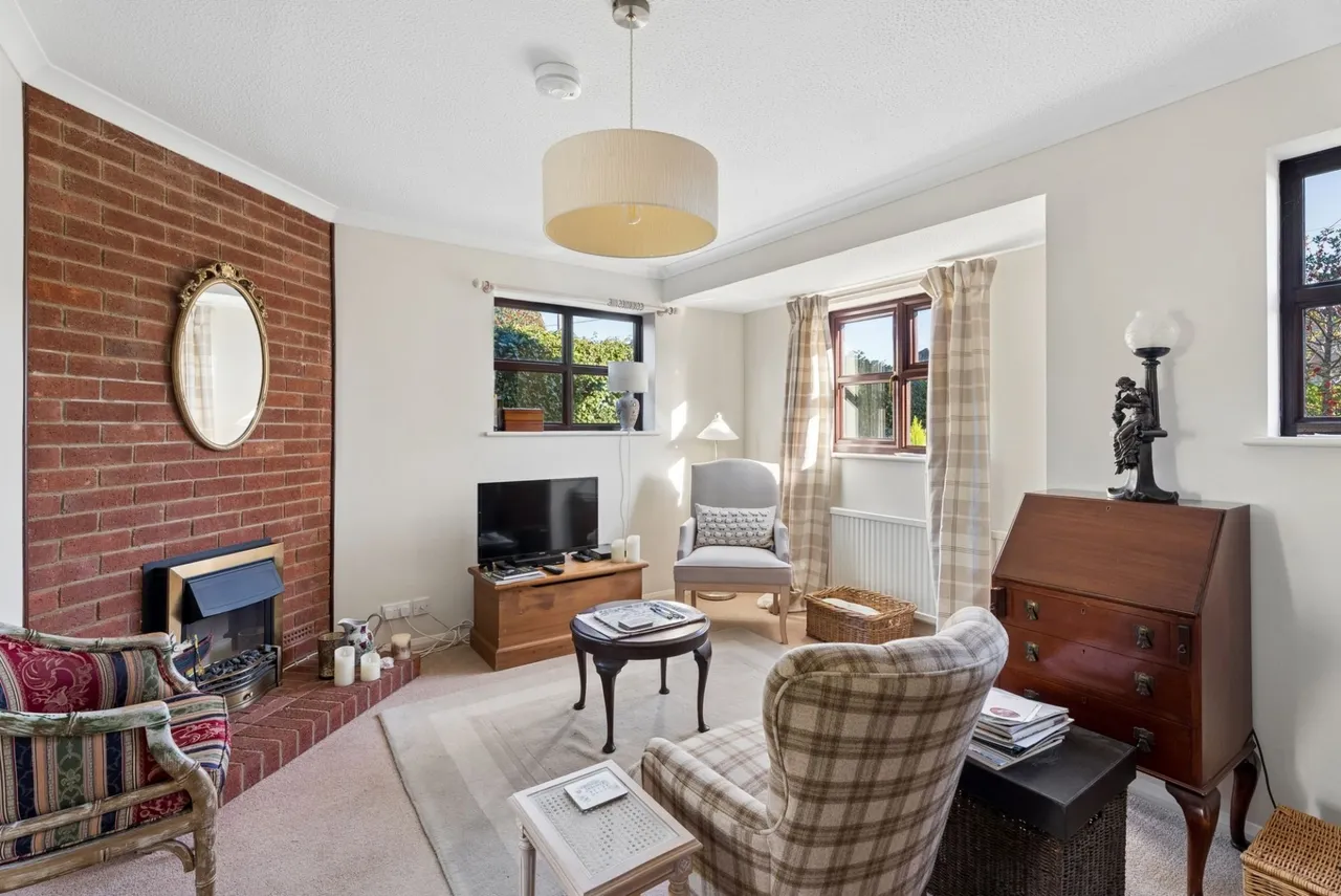 Main Road, Naphill, HP14, photo 13