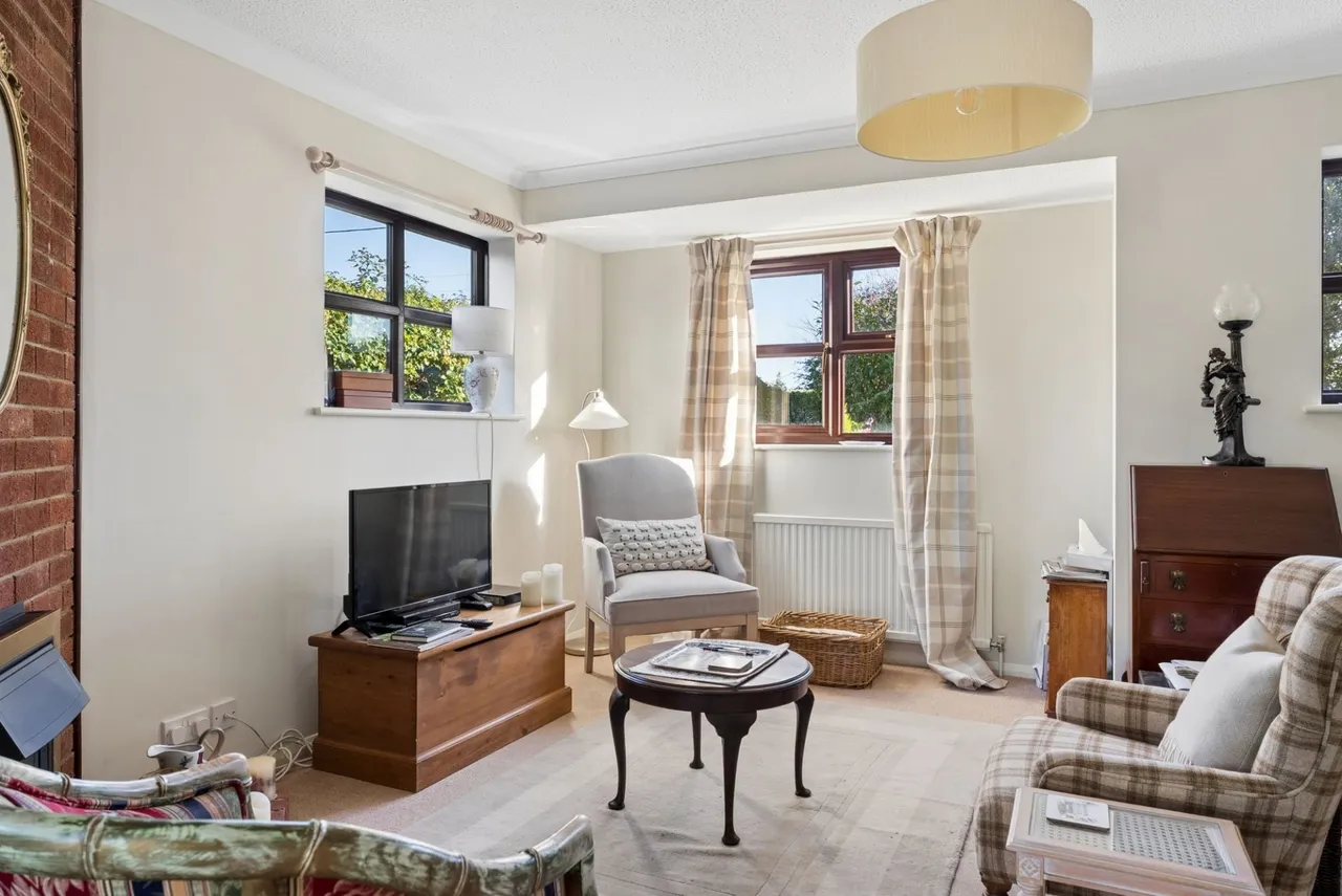 Main Road, Naphill, HP14, photo 11