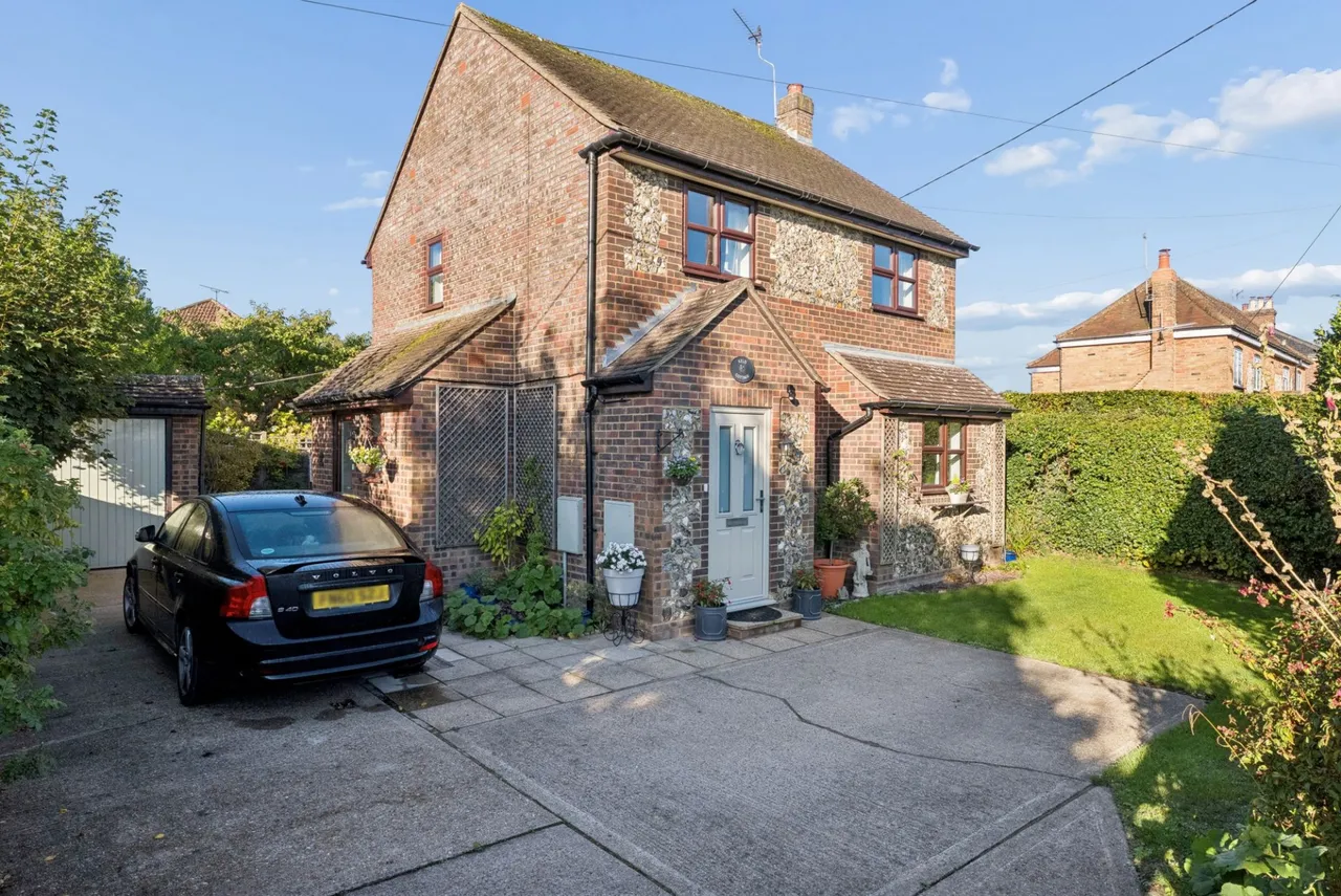 Main Road, Naphill, HP14, photo 35