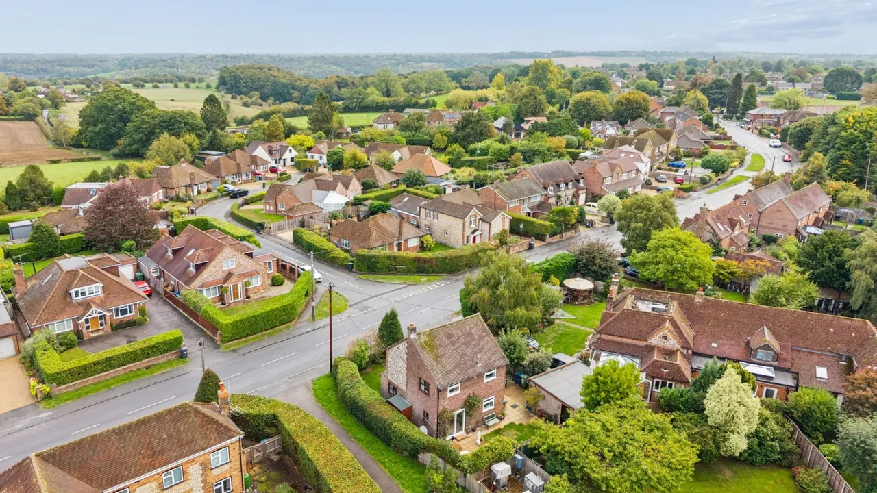 Main Road, Naphill, HP14, photo 5