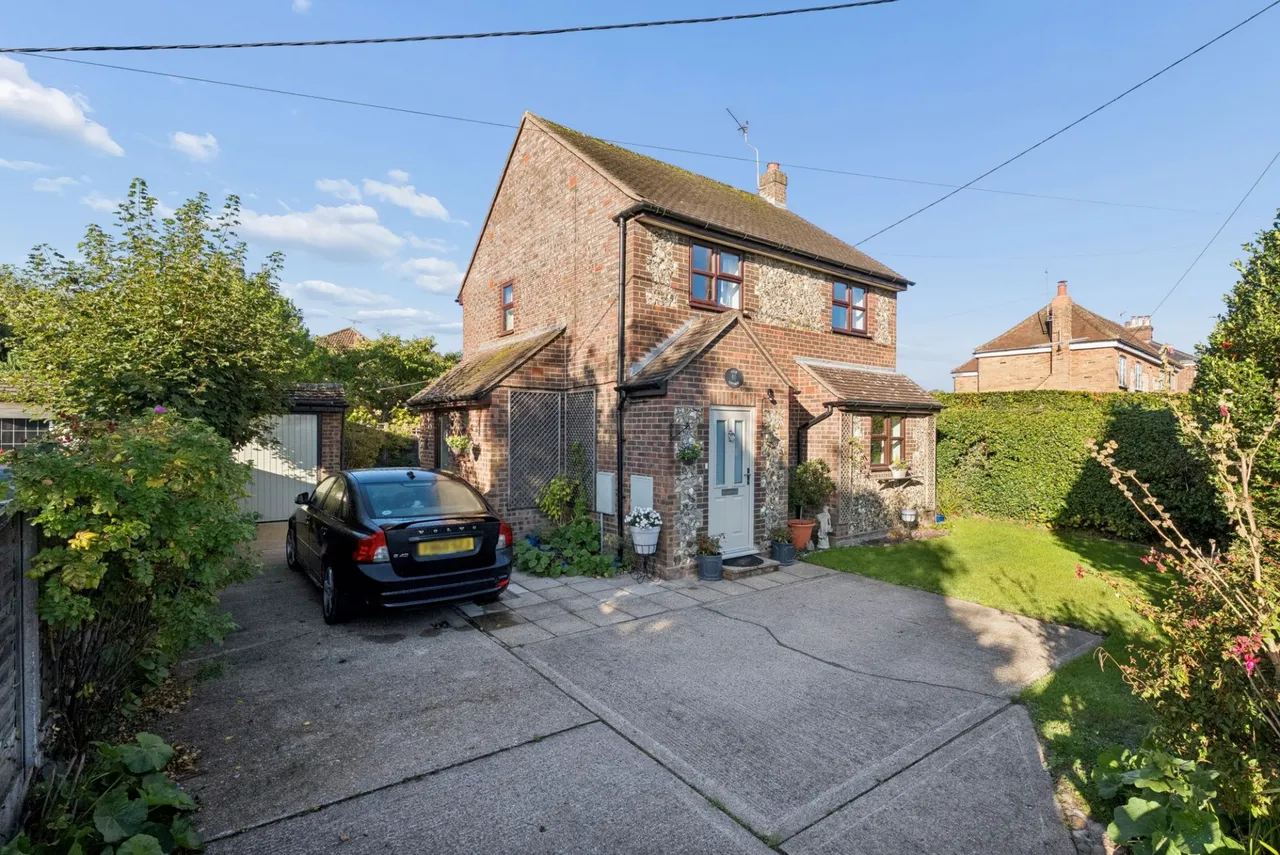 Main Road, Naphill, HP14, photo 34