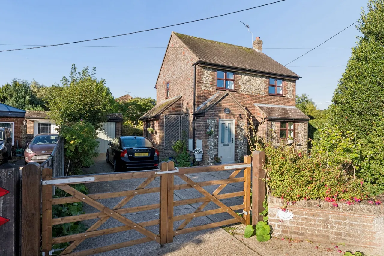 Main Road, Naphill, HP14, photo 36
