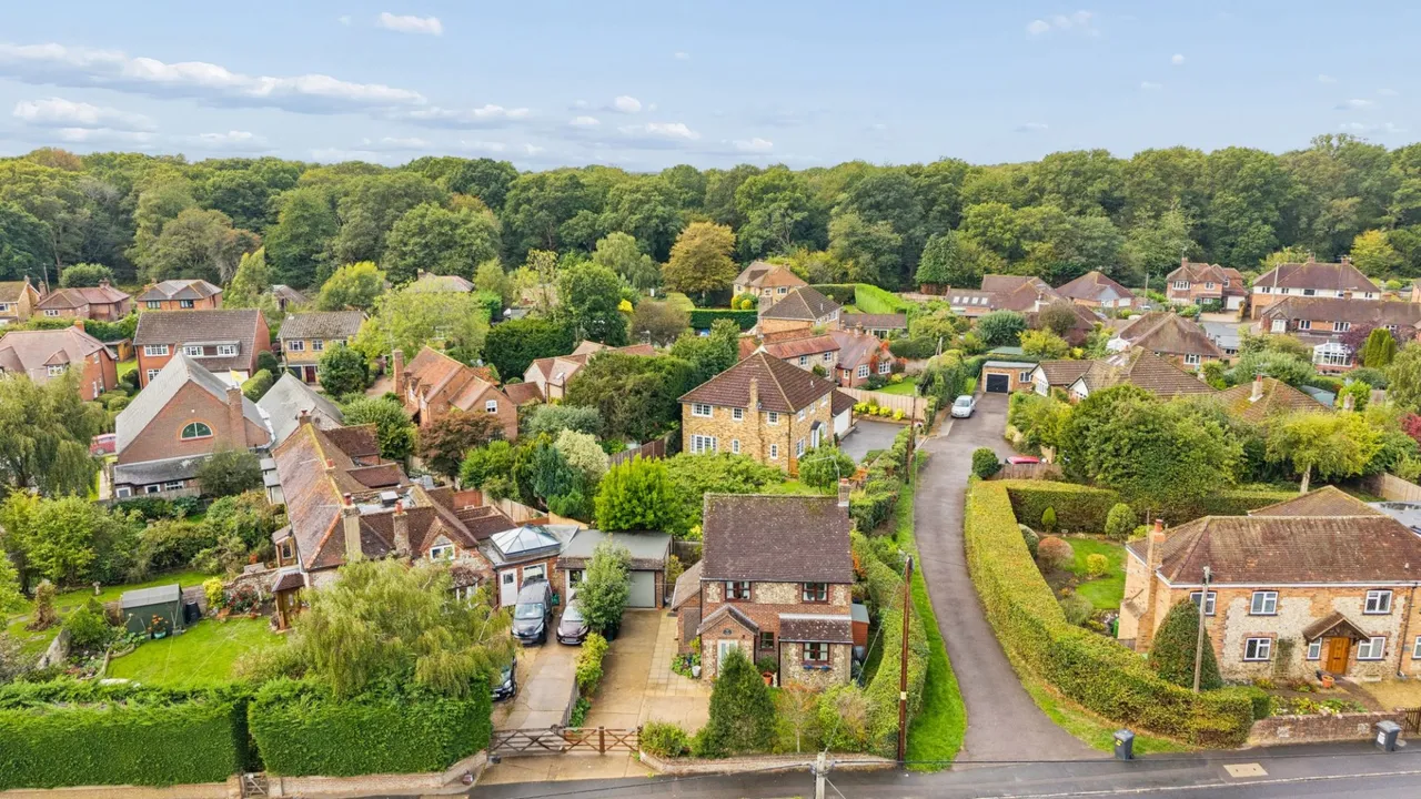 Main Road, Naphill, HP14, photo 7
