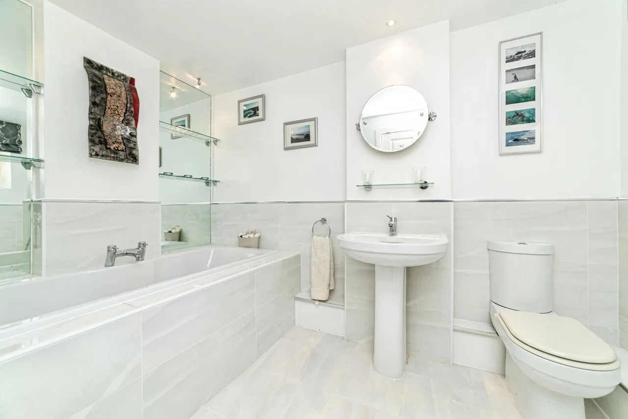 Holly Lane, Silchester, RG7, photo 22