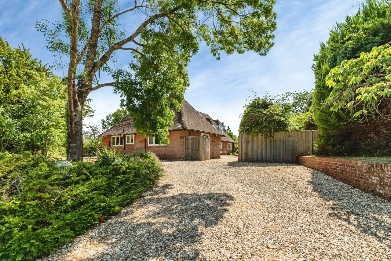 Holly Lane, Silchester, RG7, photo 3