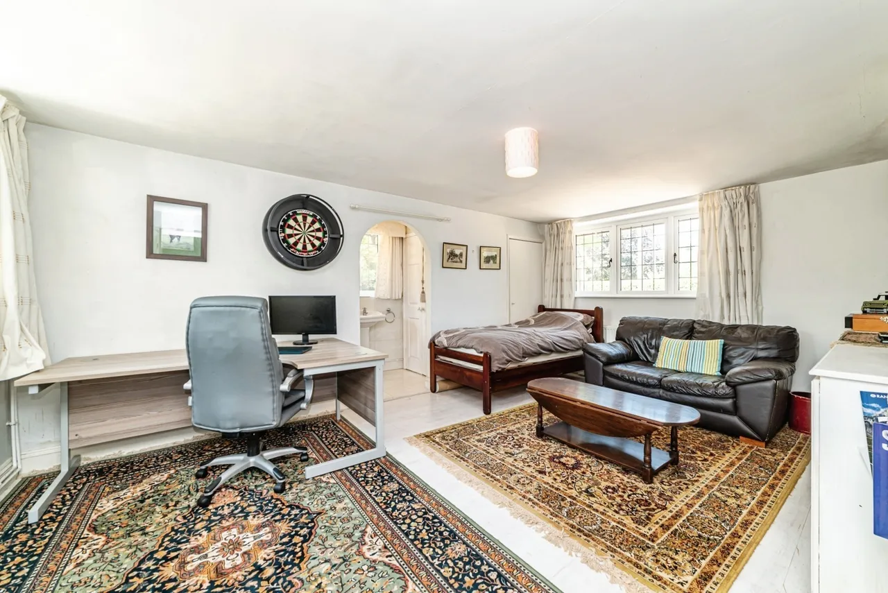 Holly Lane, Silchester, RG7, photo 24