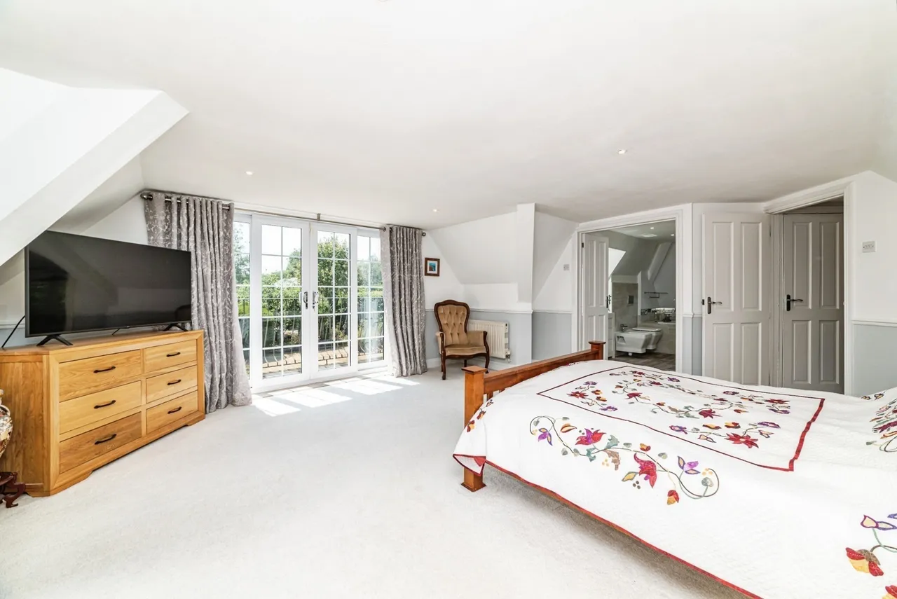 Holly Lane, Silchester, RG7, photo 37