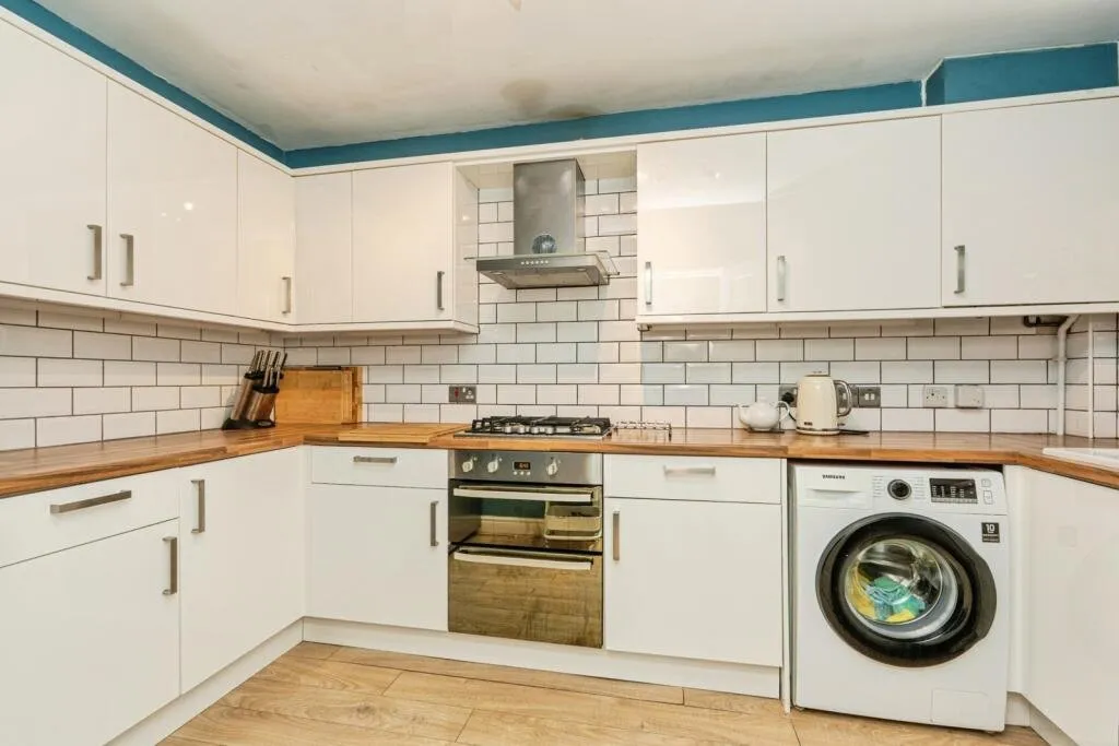 Chertsey Road, Byfleet, KT14, photo 6