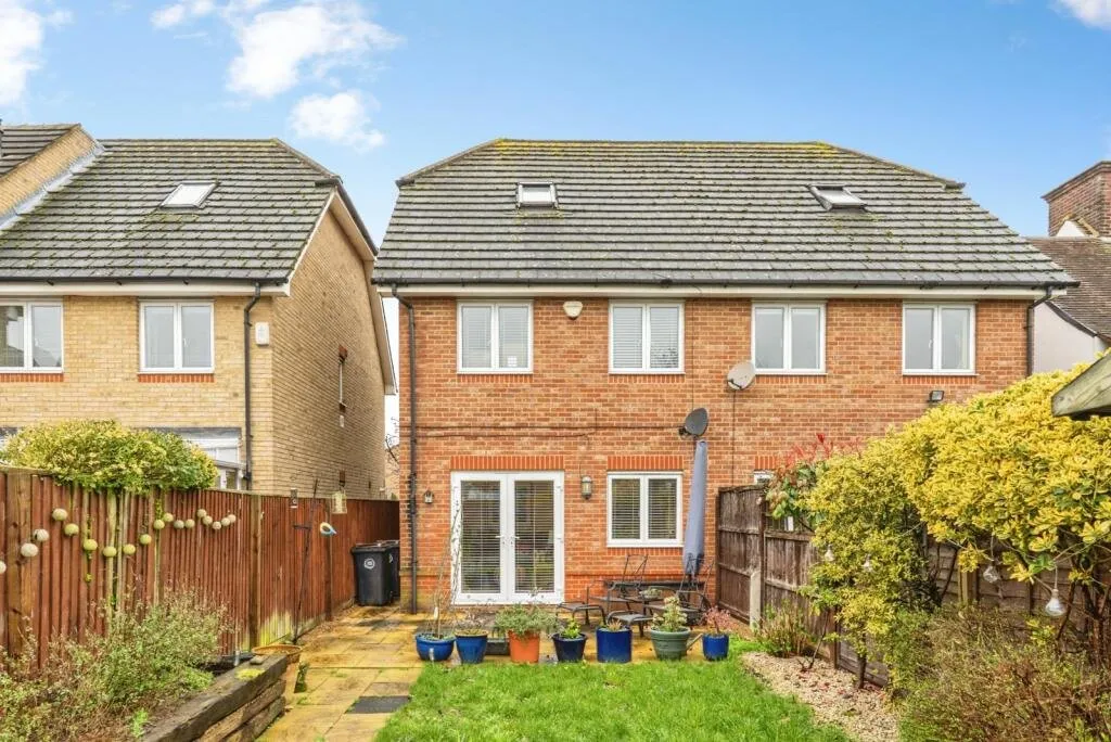 Chertsey Road, Byfleet, KT14, photo 13