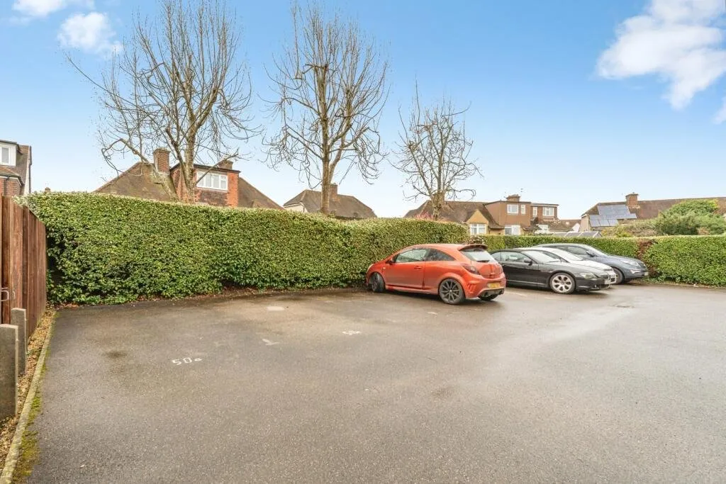 Chertsey Road, Byfleet, KT14, photo 12