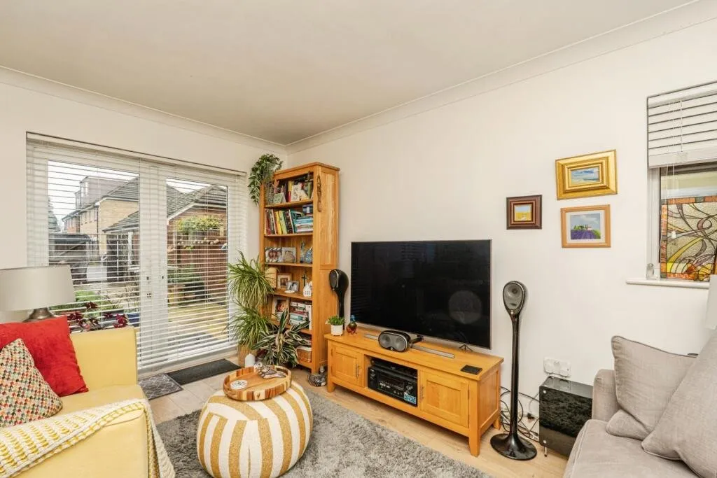 Chertsey Road, Byfleet, KT14, photo 7