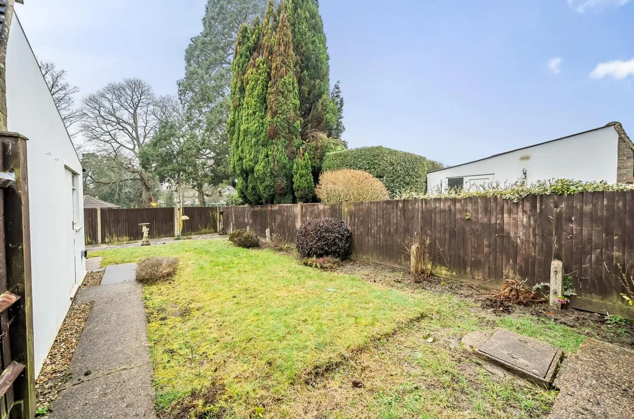 Courtlands Crescent, Banstead, SM7 2PJ, photo 16
