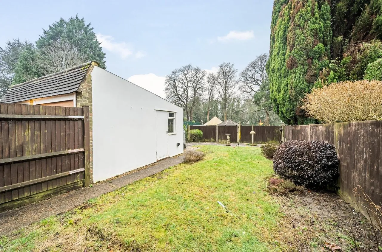 Courtlands Crescent, Banstead, SM7 2PJ, photo 17
