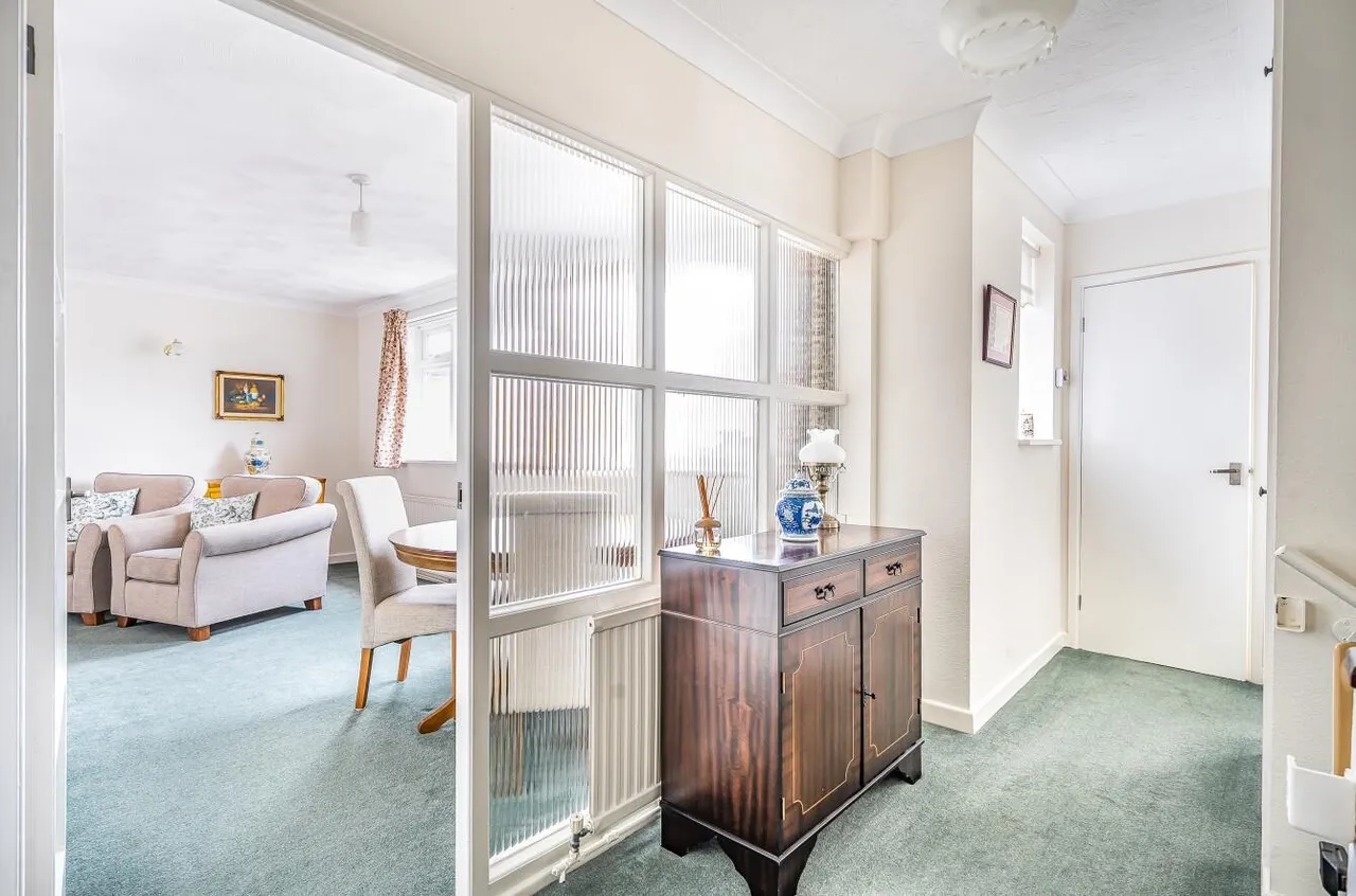 Courtlands Crescent, Banstead, SM7 2PJ, photo 8