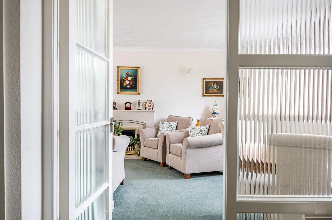 Courtlands Crescent, Banstead, SM7 2PJ, photo 9