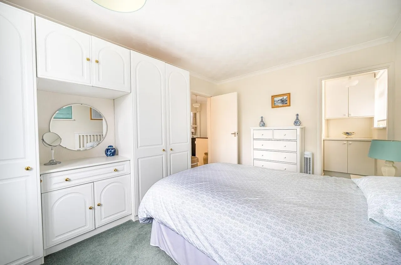Courtlands Crescent, Banstead, SM7 2PJ, photo 18