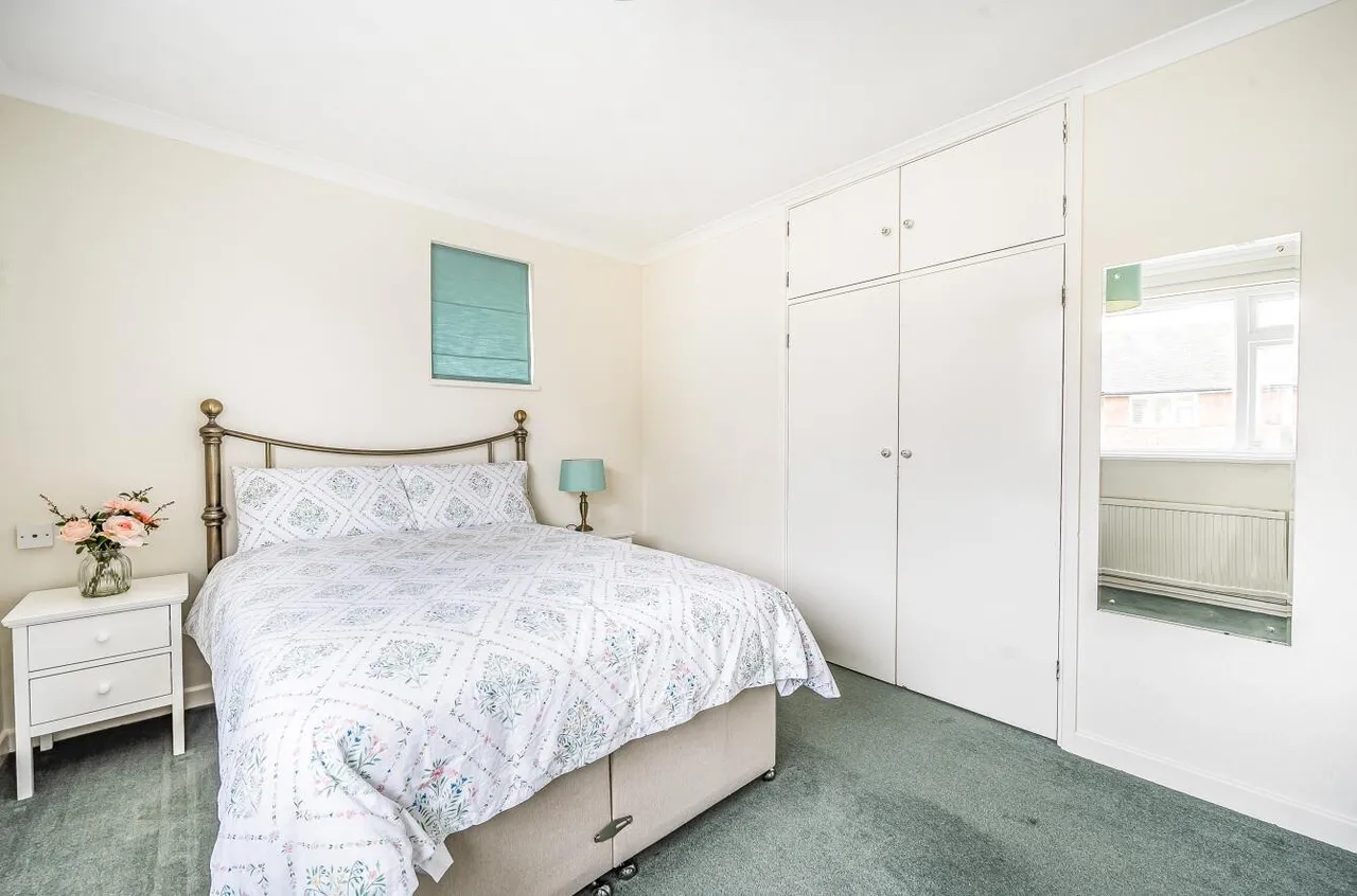 Courtlands Crescent, Banstead, SM7 2PJ, photo 13