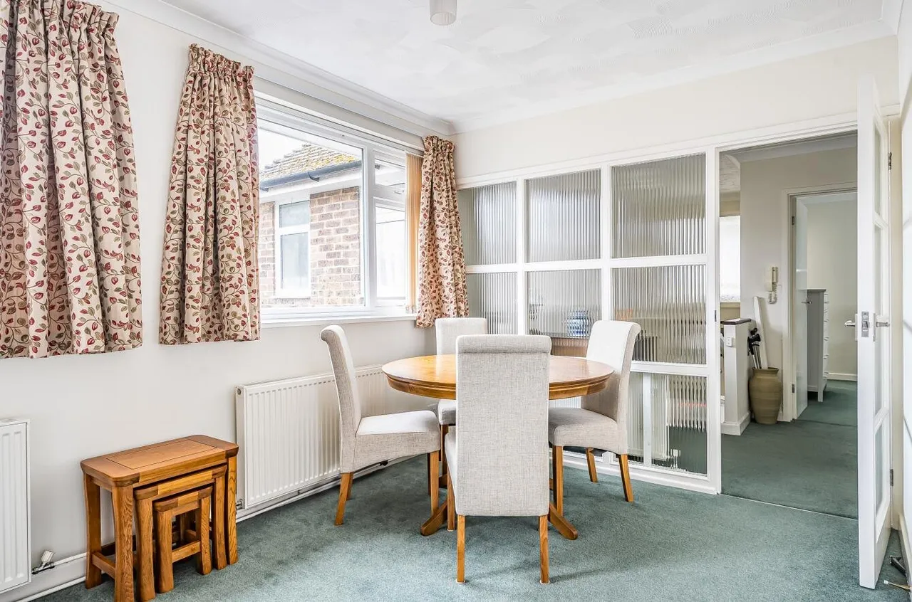 Courtlands Crescent, Banstead, SM7 2PJ, photo 4