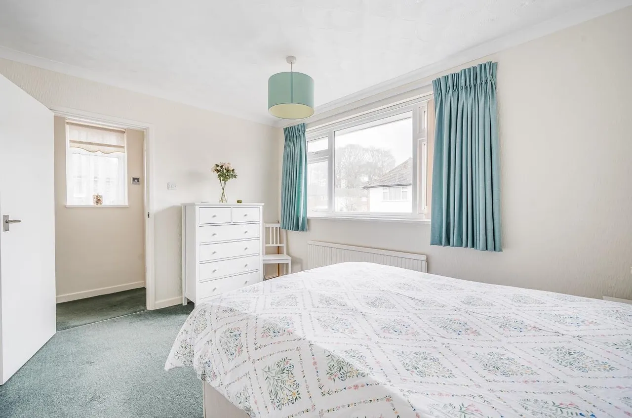 Courtlands Crescent, Banstead, SM7 2PJ, photo 14