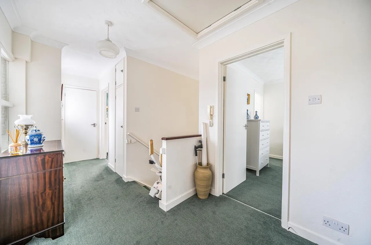 Courtlands Crescent, Banstead, SM7 2PJ, photo 10