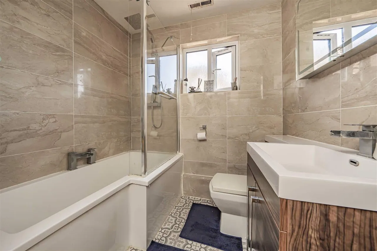 Cobb Close, Datchet, Berkshire, SL3 9QT, photo 8