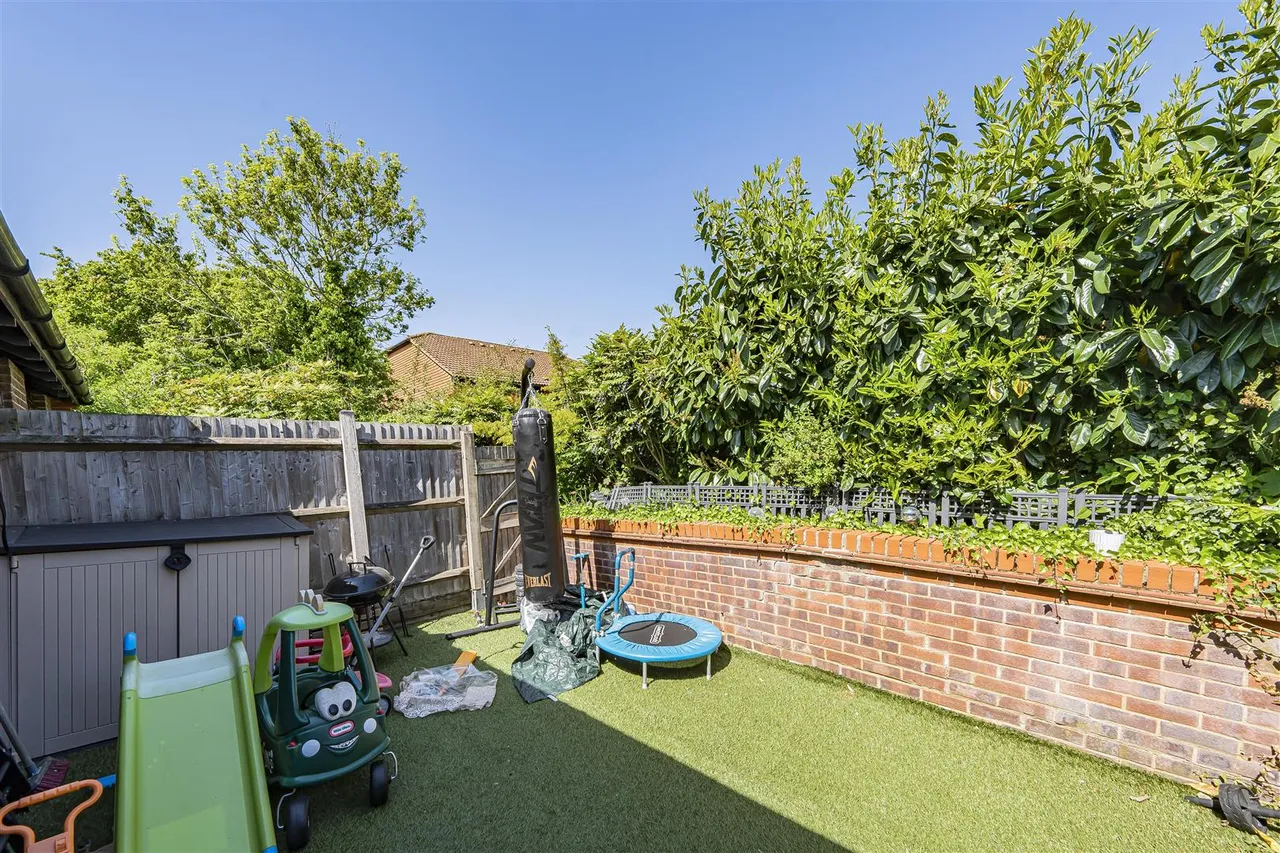 Cobb Close, Datchet, Berkshire, SL3 9QT, photo 10
