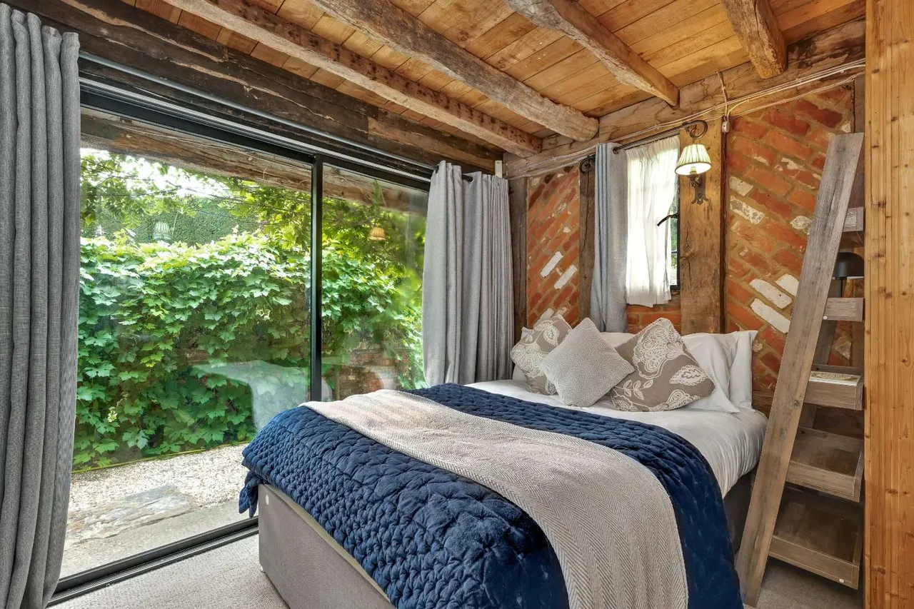 Kennel Lane, Windlesham, Surrey, GU20 6AA, photo 4