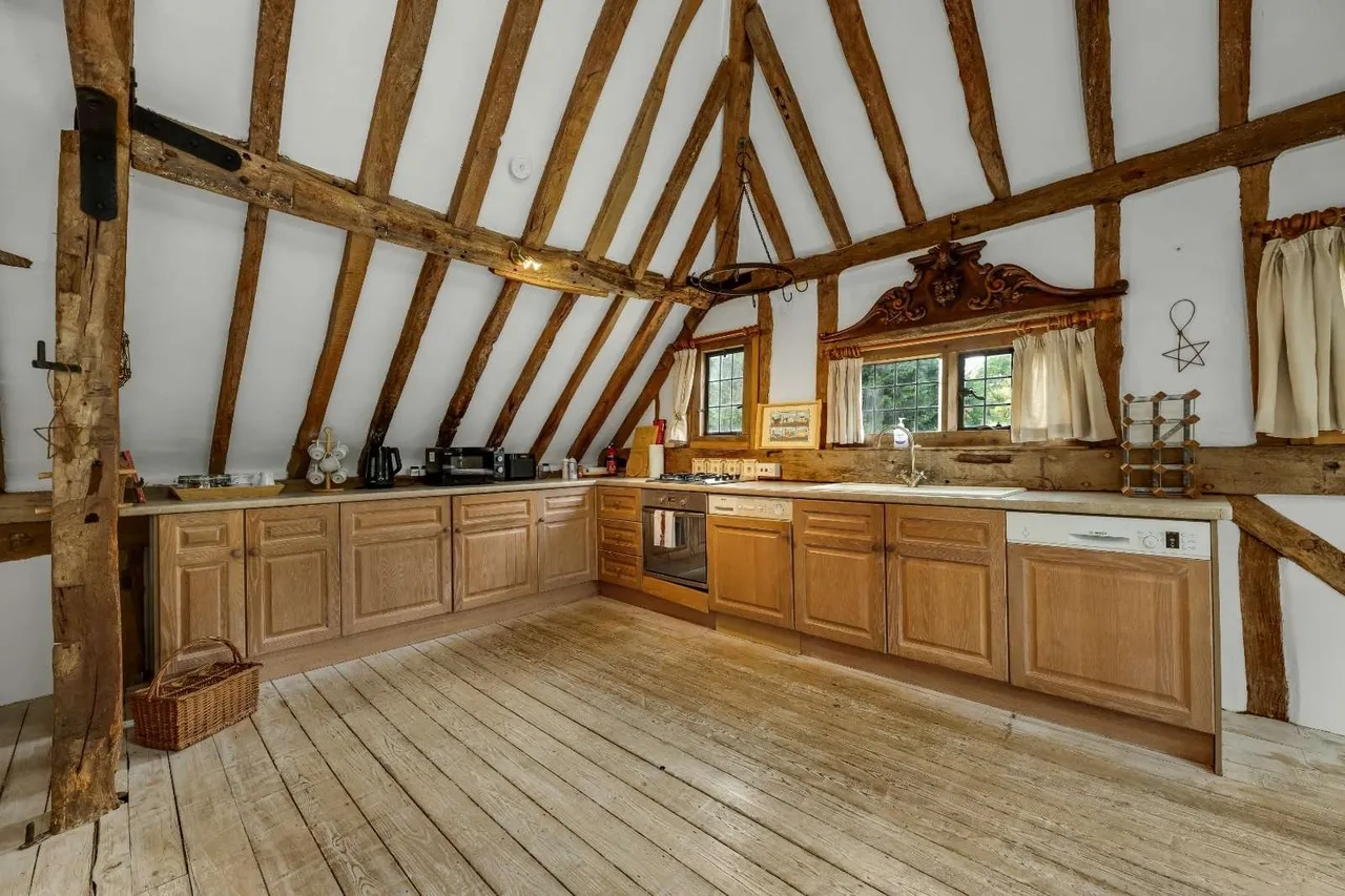 Kennel Lane, Windlesham, Surrey, GU20 6AA, photo 7