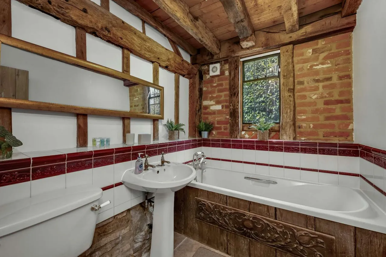 Kennel Lane, Windlesham, Surrey, GU20 6AA, photo 5