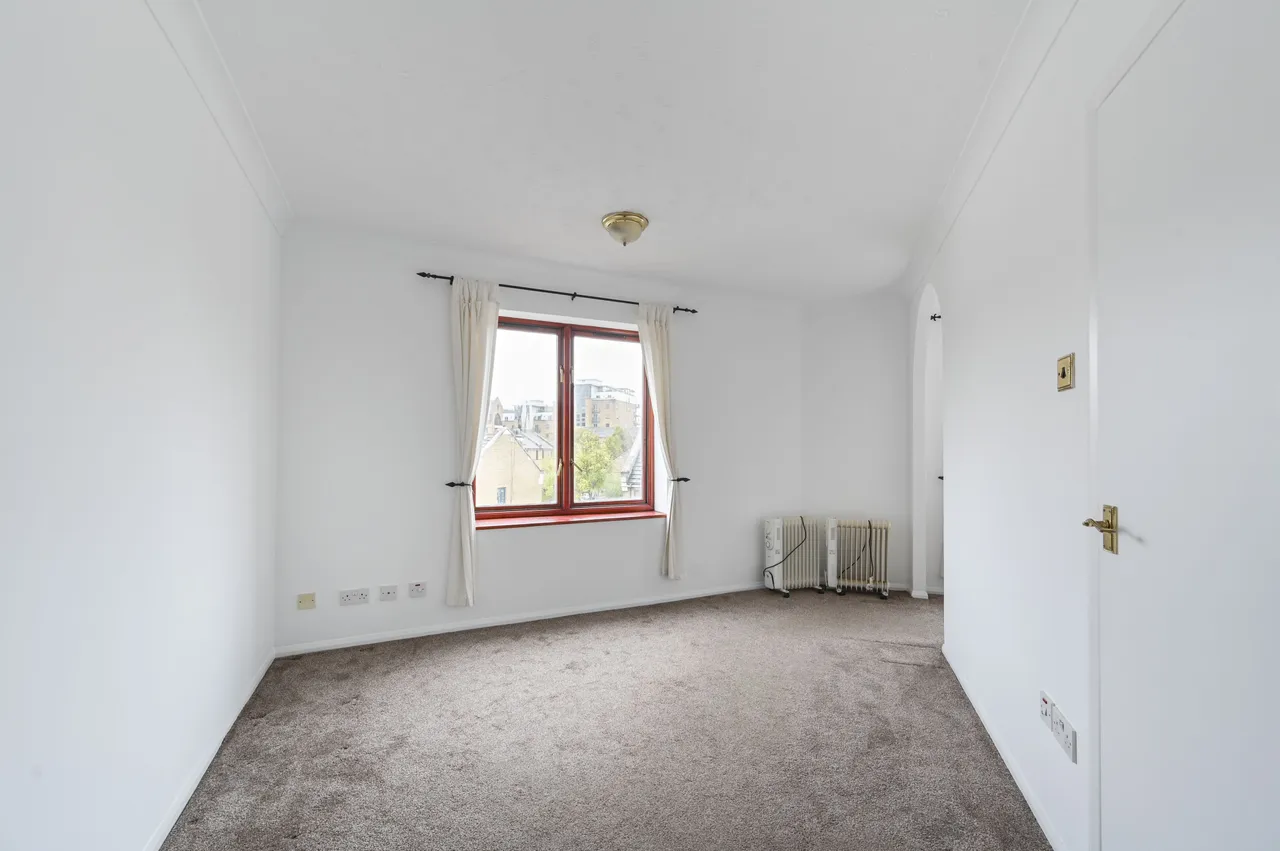 London, E1W, photo 6