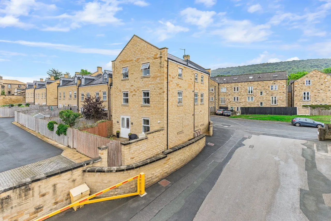 Ilkley Road, Otley, LS21, photo 12