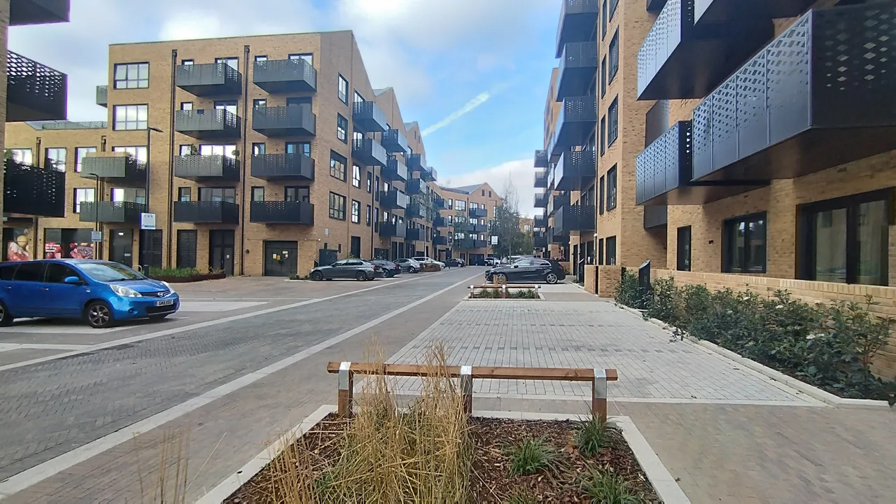 Middle Road, London, W7, photo 14