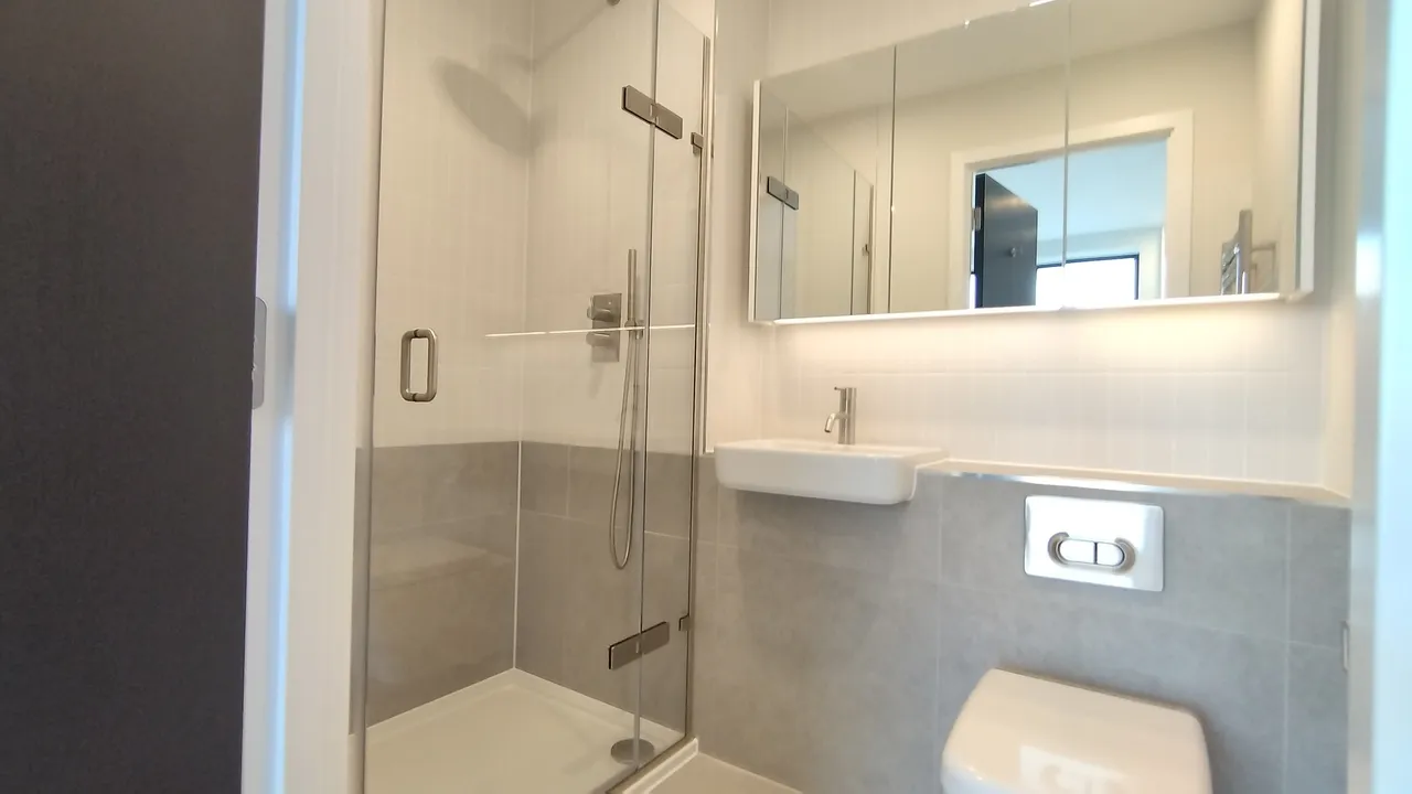 Middle Road, London, W7, photo 8