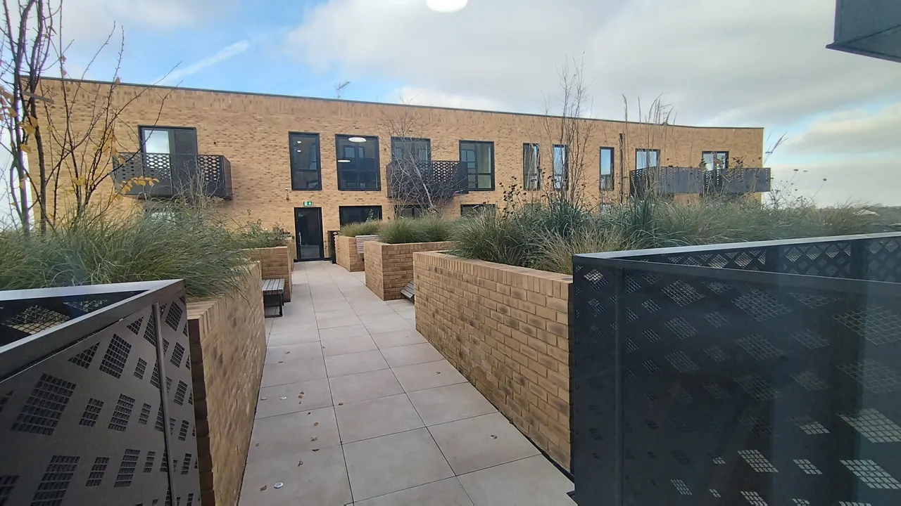 Middle Road, London, W7, photo 12
