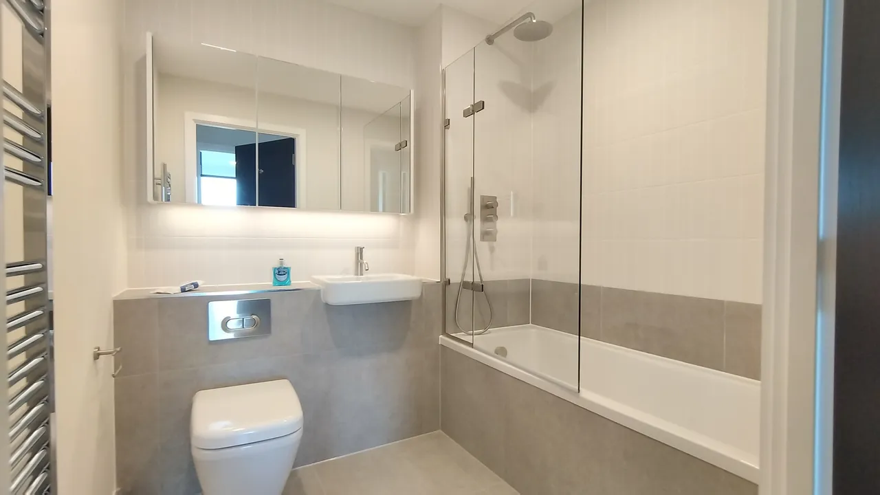 Middle Road, London, W7, photo 9