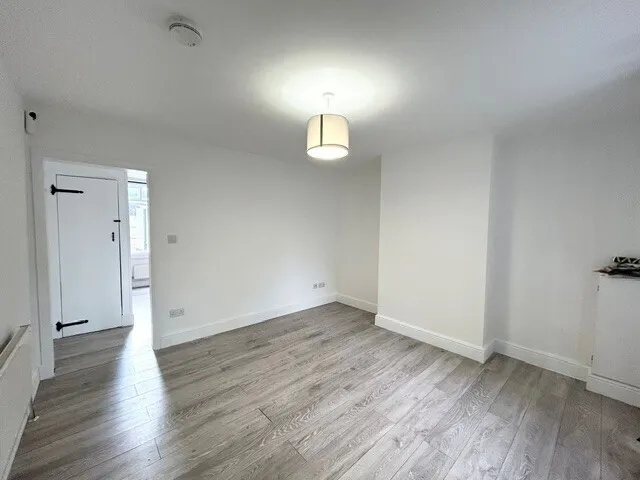 Manor Road, Chigwell, IG7, photo 8