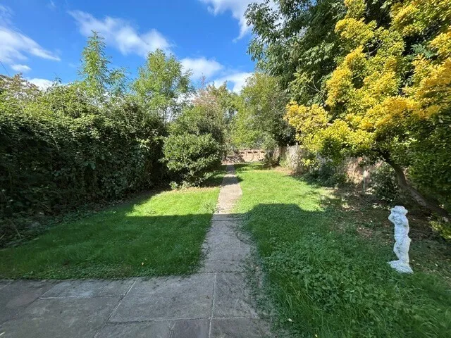 Manor Road, Chigwell, IG7, photo 11