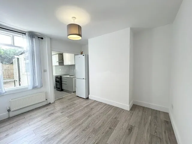 Manor Road, Chigwell, IG7, photo 7