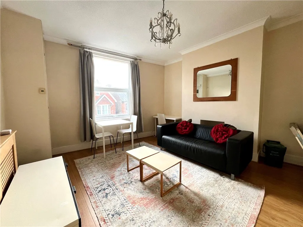Farnham Road, Guildford, GU2, photo 2